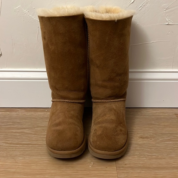 UGG Tall Bailey Bow Chesnut - Picture 2 of 7